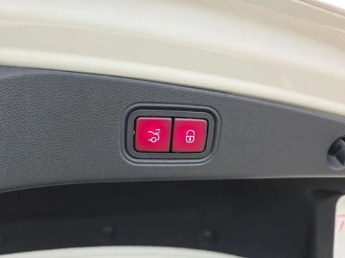 Used 2018 Mercedes-Benz E 400 4MATIC Coupe image 52