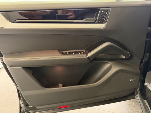 Certified 2025 Porsche Cayenne E-Hybrid Coupe AWD/4WD image 15