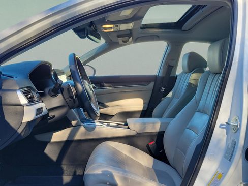 Certified 2022 Honda Accord Touring image 17