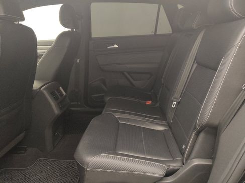 Used 2022 Volkswagen Atlas Cross Sport SE w/ Panoramic Sunroof Package FWD image 18