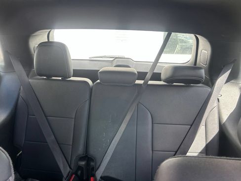 Used 2025 Chevrolet Traverse LT w/ Driver Confidence Package FWD image 8
