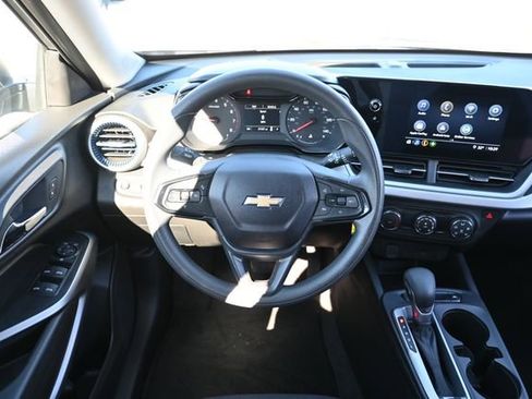 Used 2025 Chevrolet Trax LS image 13