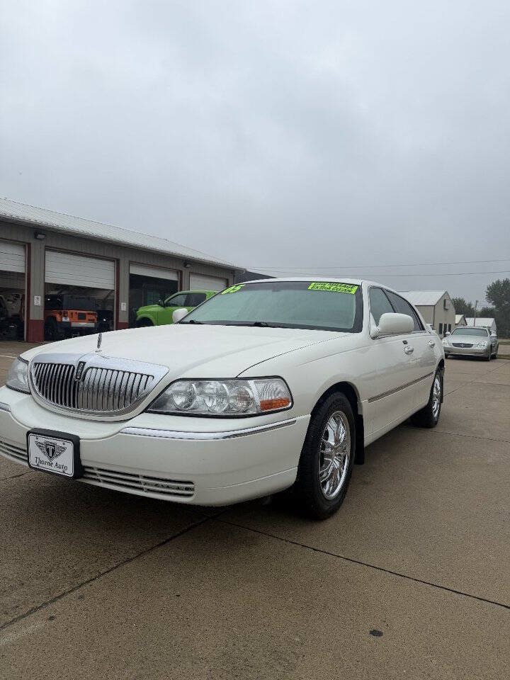 Used 2005 Lincoln Town Car Signature Limited RWD image 10