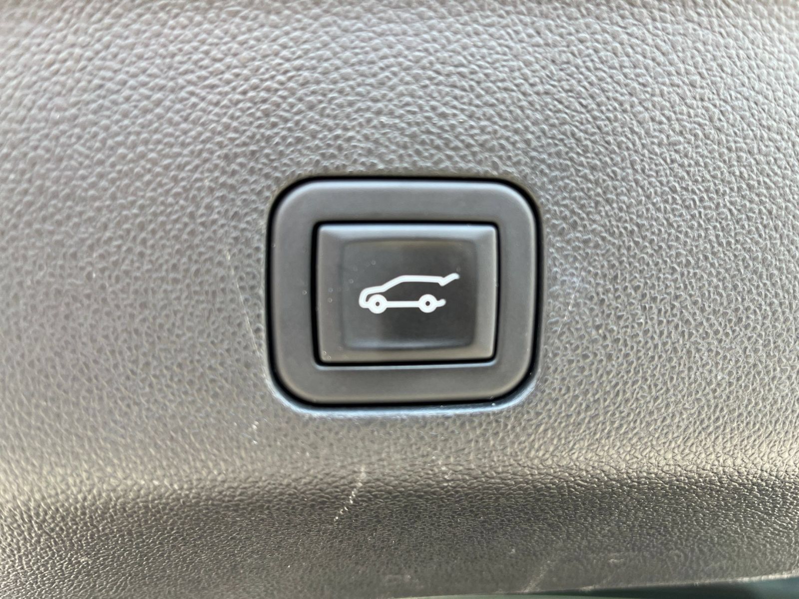 Used 2023 GMC Yukon Denali RWD image 22