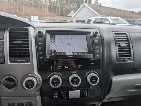 Used 2013 Toyota Sequoia Platinum image 17