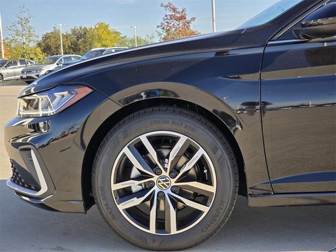 New 2026 Volkswagen Jetta SE image 5