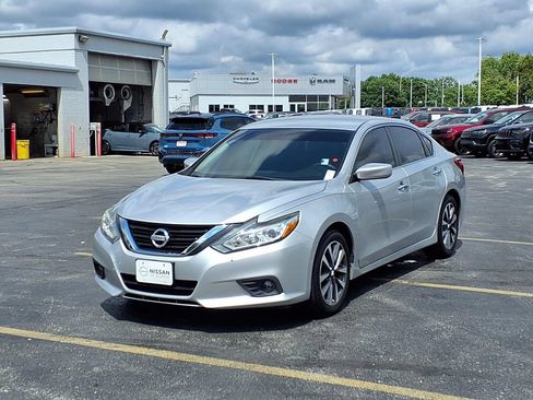 Used 2017 Nissan Altima 2.5 SV FWD image 2