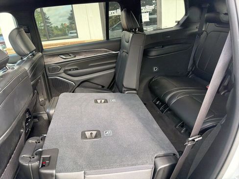 Used 2023 Jeep Grand Cherokee L Overland image 5