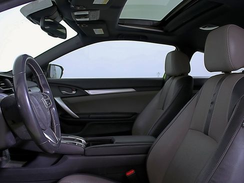 Used 2016 Honda Civic Touring image 21