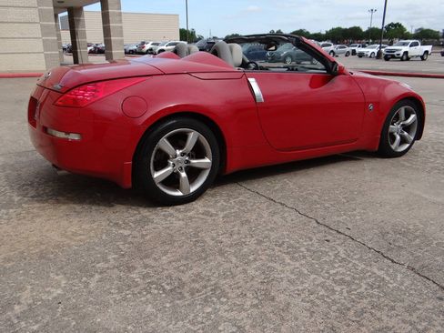 Used 2007 Nissan 350Z Touring RWD image 3
