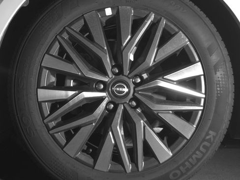 Used 2025 Nissan Altima 2.5 SV FWD image 12