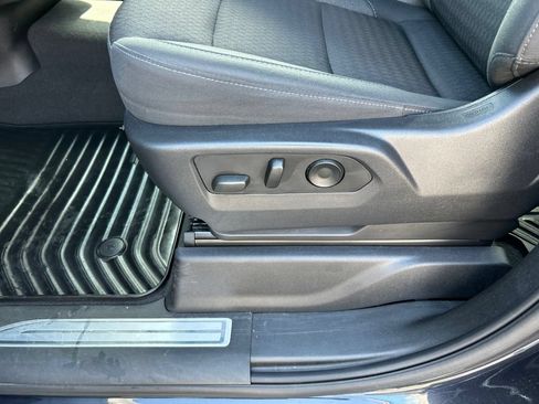 Used 2023 Chevrolet Silverado 1500 LT AWD/4WD image 12