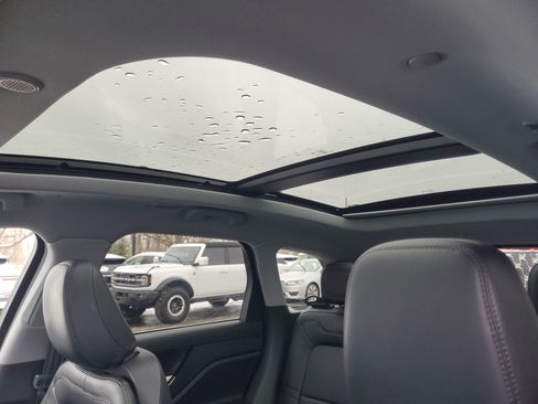 Certified 2022 Lincoln Corsair AWD w/ Premium Package image 11