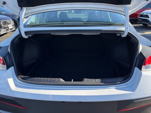 New 2025 Hyundai Elantra SE image 24