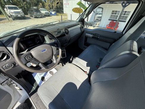 Used 2022 Ford F750 2WD Crew Cab Super Duty image 22