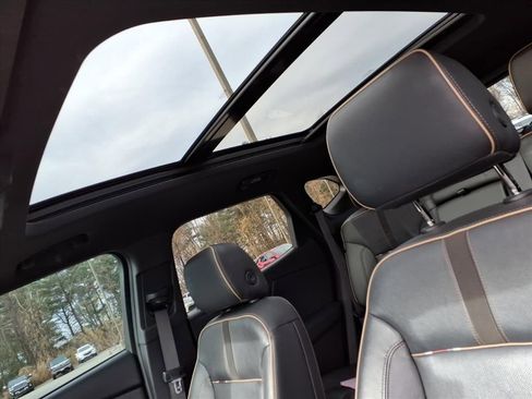 Used 2019 Chevrolet Blazer Premier w/ Sun and Wheels Package image 12