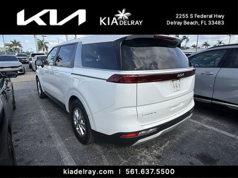 Used 2023 Kia Carnival LX image 3