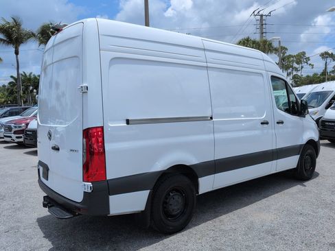 Used 2025 Mercedes-Benz Sprinter 2500 image 5