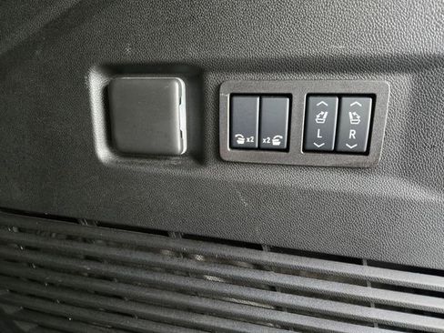 Used 2024 Chevrolet Tahoe Premier image 10