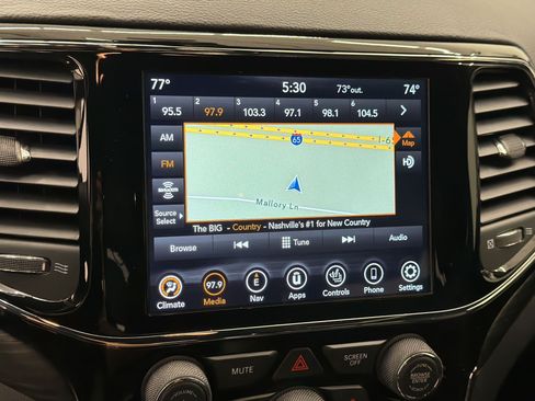 Used 2019 Jeep Grand Cherokee Altitude AWD/4WD image 17
