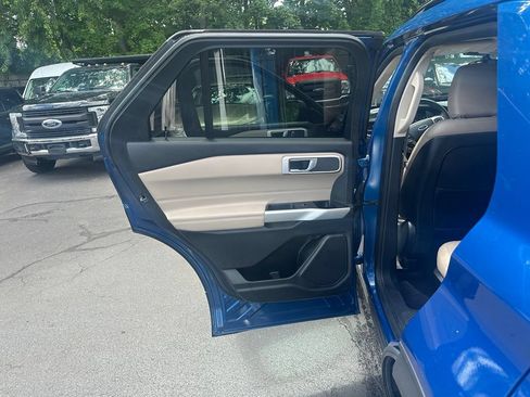 Used 2020 Ford Explorer XLT w/ Equipment Group 202A AWD/4WD image 12