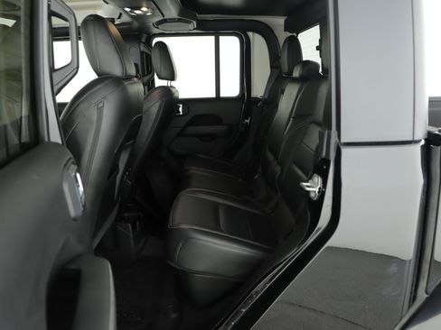 Used 2020 Jeep Gladiator Overland w/ Popular Equipment Package image 10