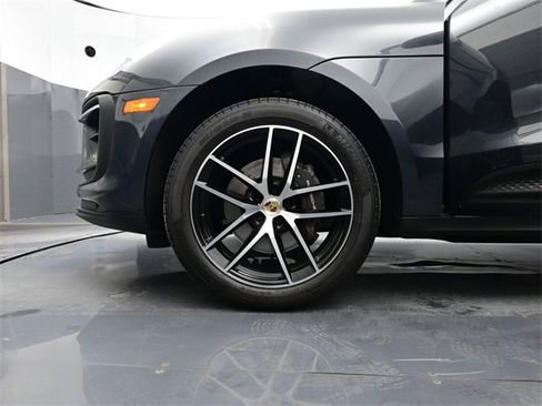 Used 2023 Porsche Macan image 6