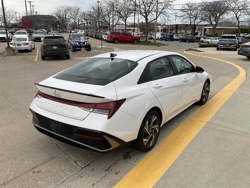 Certified 2025 Hyundai Elantra Sport image 3