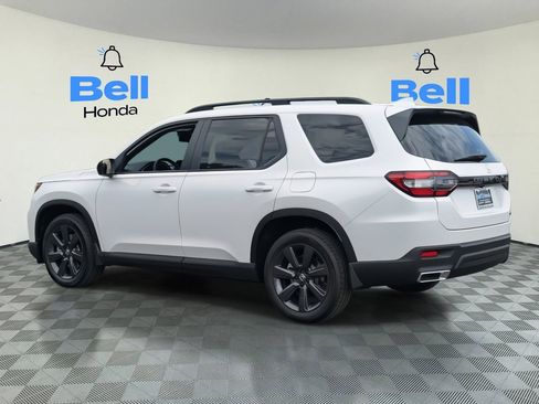 New 2025 Honda Pilot Sport image 2
