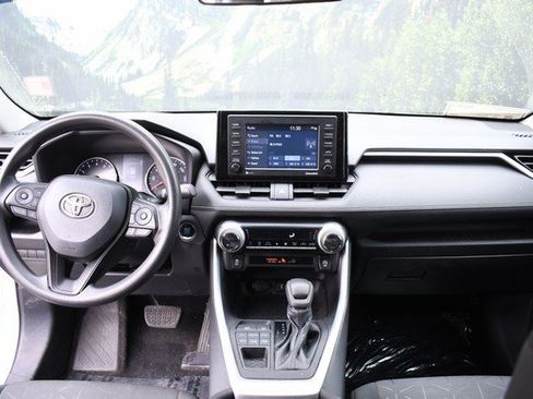Used 2021 Toyota RAV4 XLE w/ Convenience Package image 18