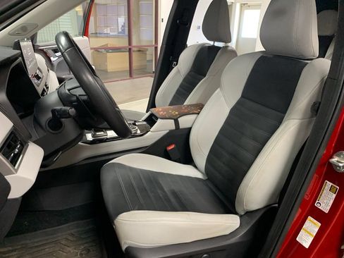 Used 2025 Mitsubishi Outlander SE AWD/4WD image 7