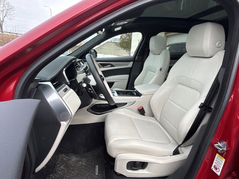 Certified 2025 Jaguar F-PACE R-Dynamic S image 21