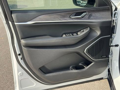 Used 2022 Jeep Grand Cherokee Limited 4xe image 29