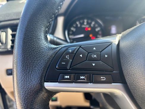 Used 2019 Nissan Rogue SV image 17