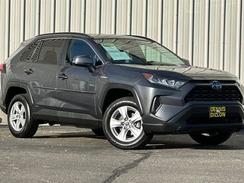 Used 2020 Toyota RAV4 LE image 2