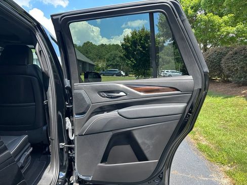 Used 2023 Cadillac Escalade Premium Luxury AWD/4WD image 60