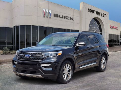 Used 2023 Ford Explorer XLT w/ Equipment Group 202A RWD image 2