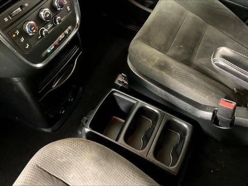 Used 2018 Dodge Grand Caravan SE FWD image 18