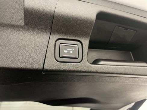 Used 2022 GMC Acadia SLT w/ Preferred Package image 30