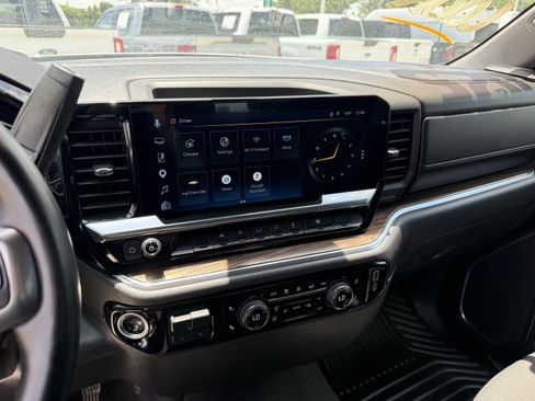 Used 2025 Chevrolet Silverado 1500 LT AWD/4WD image 19