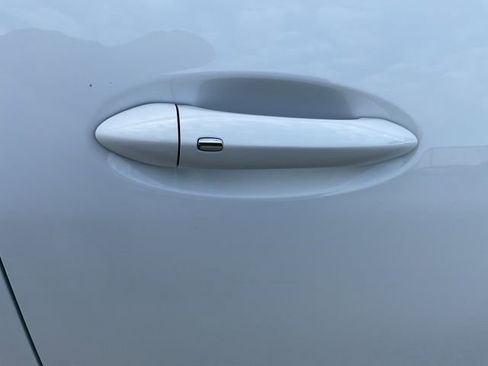 Used 2022 Chevrolet Bolt EUV LT w/ Convenience Package image 12