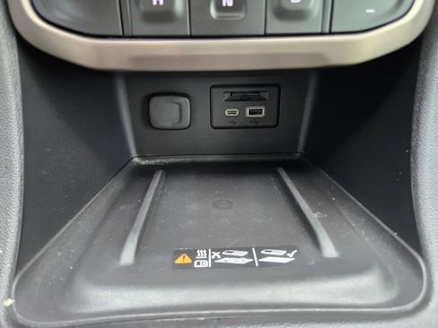 Used 2022 GMC Acadia Denali w/ Denali Technology Package image 23