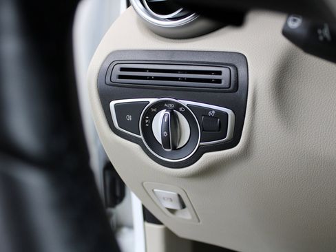 Used 2022 Mercedes-Benz GLC 300 4MATIC image 33