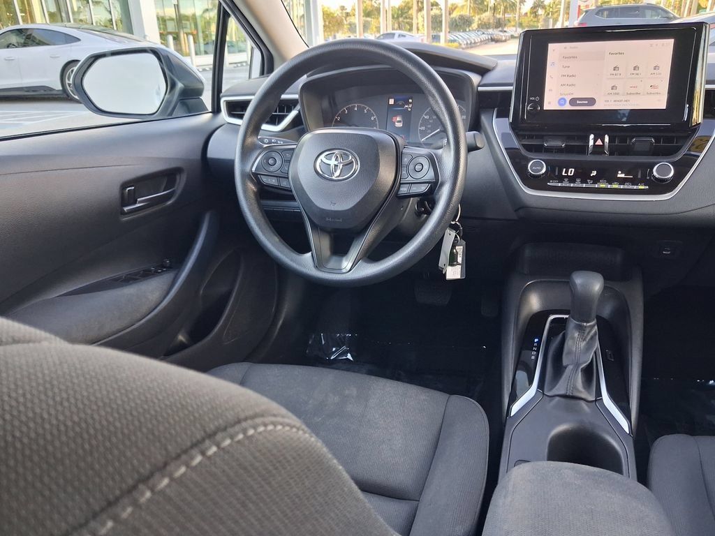 Used 2025 Toyota Corolla LE FWD image 16