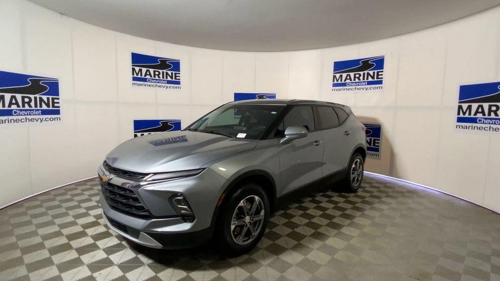Used 2023 Chevrolet Blazer LT FWD image 6
