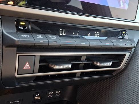 Used 2025 Toyota Camry SE FWD image 15