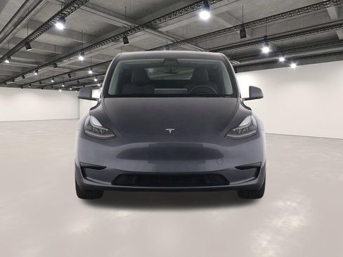 Used 2024 Tesla Model Y Long Range AWD/4WD image 5