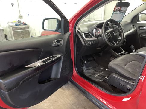 Used 2014 Dodge Journey SXT w/ Comfort/Convenience Group AWD/4WD image 9