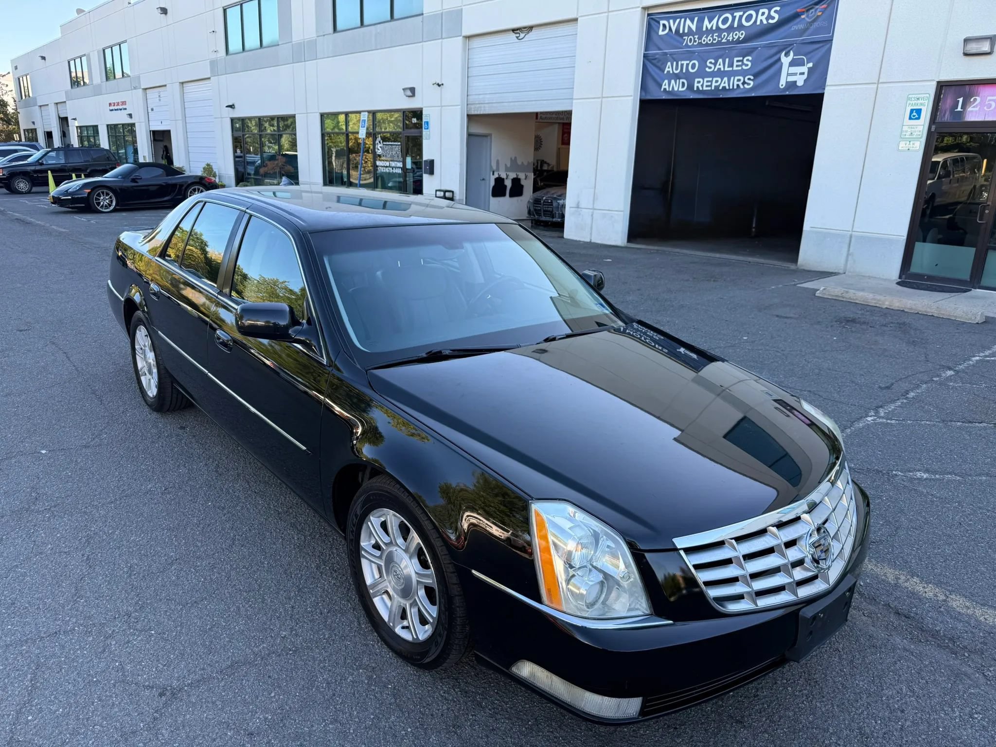 Used 2011 Cadillac DTS FWD image 16