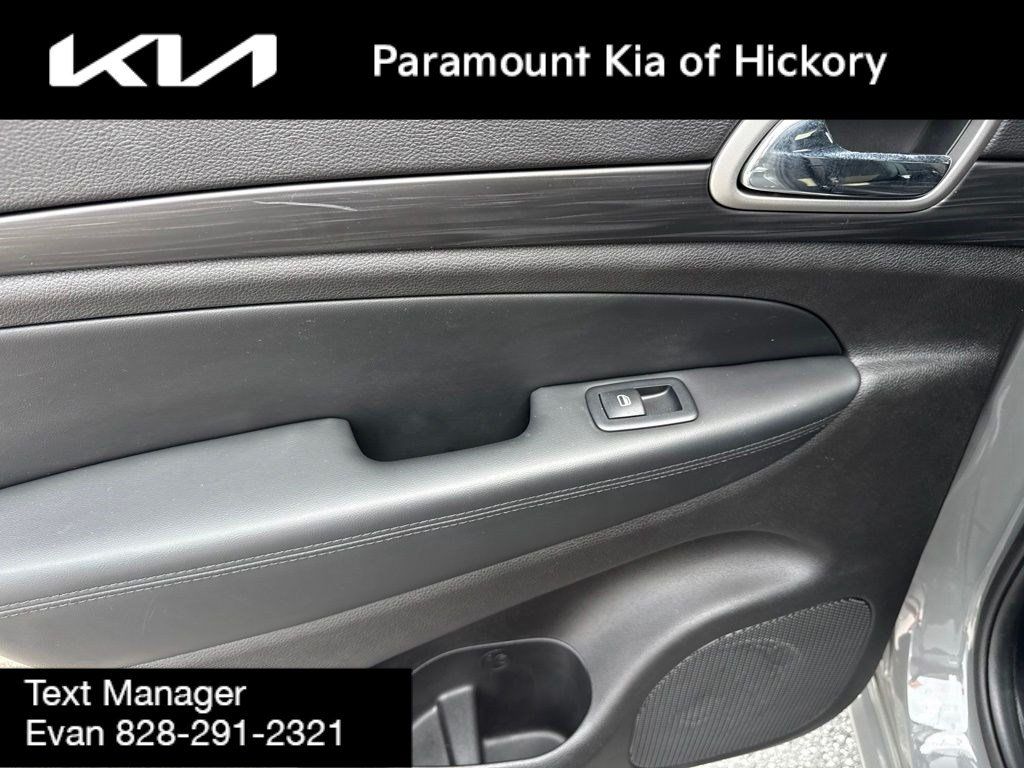 Used 2021 Jeep Grand Cherokee Laredo X AWD/4WD image 12